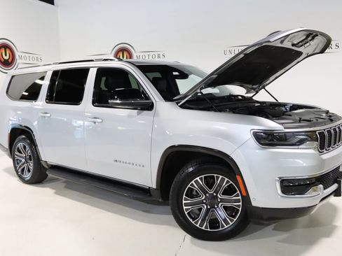 Used 2024 Jeep Wagoneer L Series II w/ Flexible Seating Group image 30