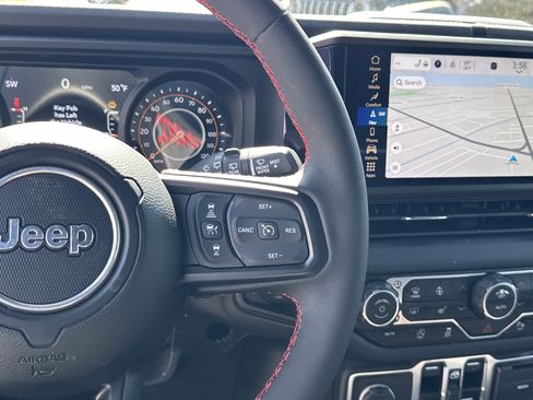 Used 2024 Jeep Wrangler Unlimited Rubicon w/ Technology Group image 29