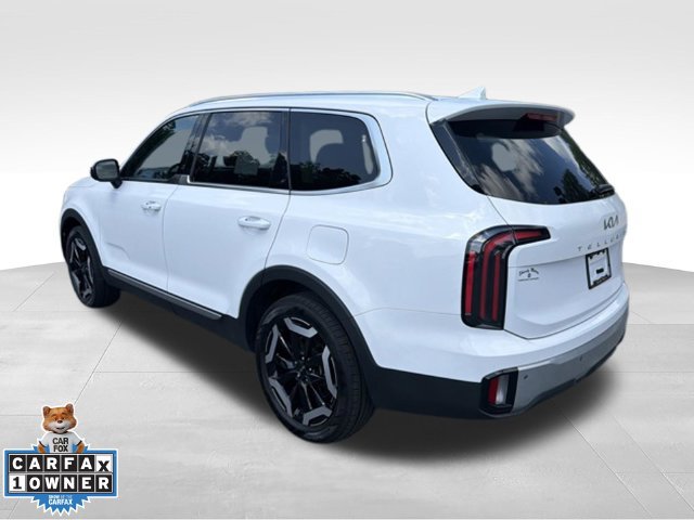 Used 2024 Kia Telluride EX w/ EX Captain's Chair Package AWD/4WD image 3