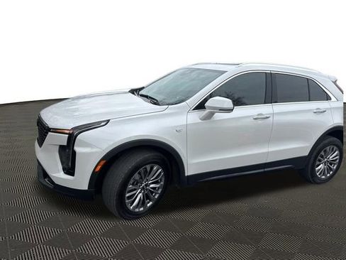 Used 2024 Cadillac XT4 Premium Luxury w/ Technology Package image 2