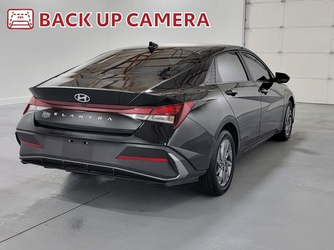 Used 2024 Hyundai Elantra SEL FWD image 9