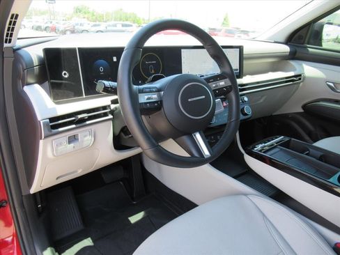 Used 2025 Hyundai Tucson Limited FWD image 17