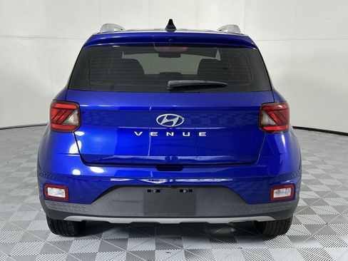 Used 2022 Hyundai Venue FWD image 7