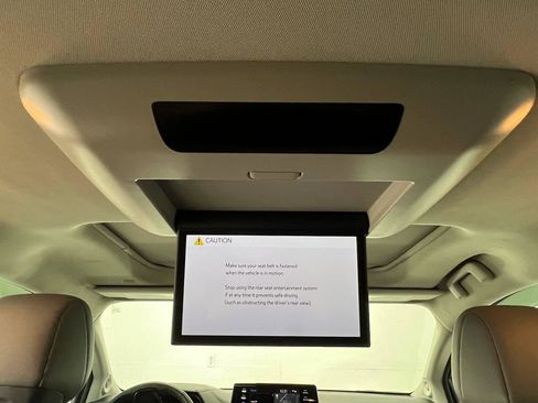 Used 2022 Toyota Sienna XLE w/ XLE Plus Package FWD image 23