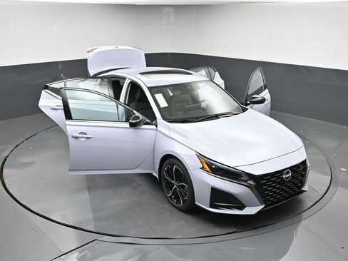 New 2025 Nissan Altima 2.5 SR image 42