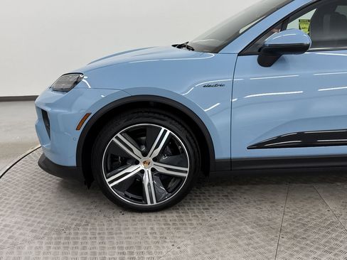 Used 2025 Porsche Macan Electric image 22