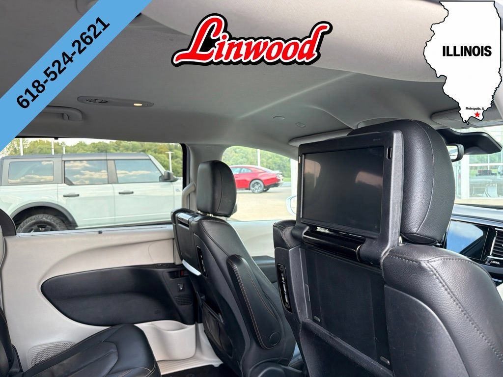 Used 2020 Chrysler Pacifica Touring-L Plus w/ Advanced Safetytec Group FWD image 11