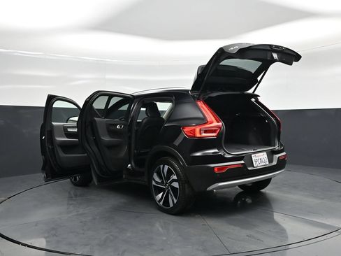 Used 2025 Volvo XC40 B5 Plus AWD/4WD image 33
