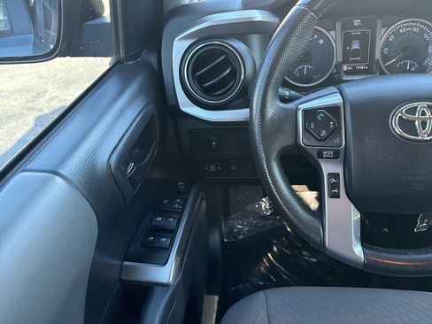 Used 2022 Toyota Tacoma SR5 RWD image 21