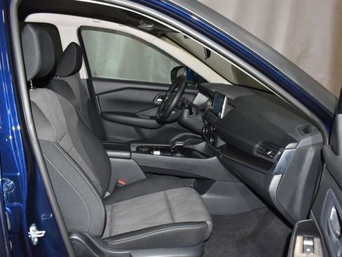 Used 2025 Nissan Rogue SV image 28