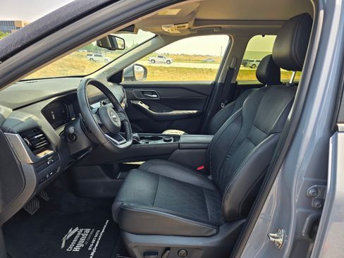 Used 2024 Nissan Rogue Platinum w/ Platinum Premium Package AWD/4WD image 12