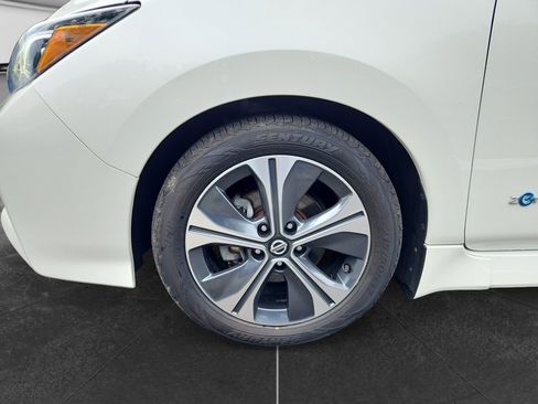 Used 2018 Nissan Leaf SV w/ SV Technology Package FWD image 28