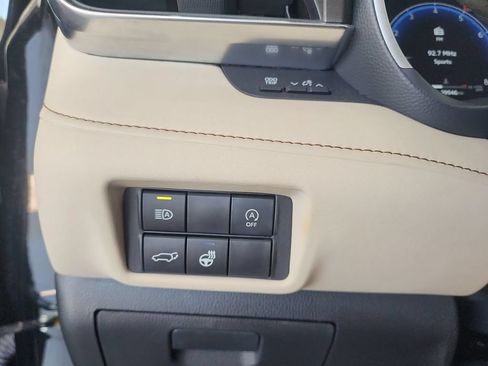 Used 2023 Toyota Highlander Limited FWD image 18