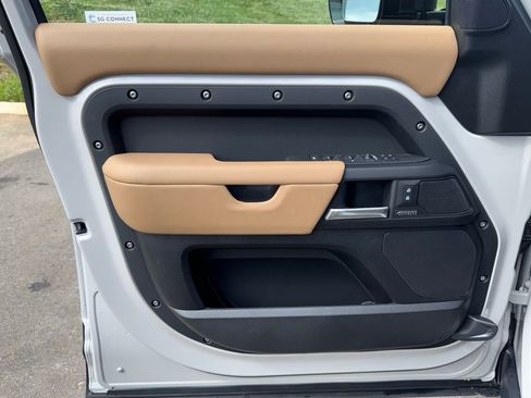 New 2026 Land Rover Defender 130 X-Dynamic SE AWD/4WD image 16