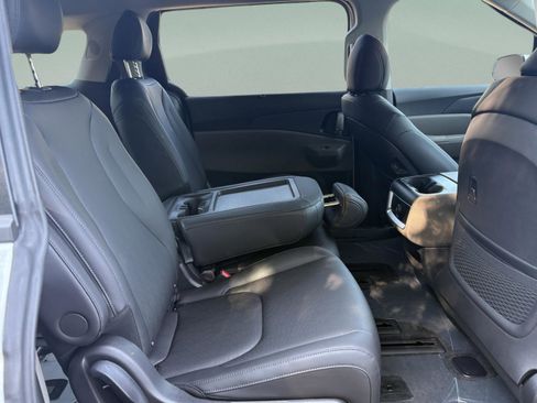 New 2026 Kia Carnival EX FWD image 24