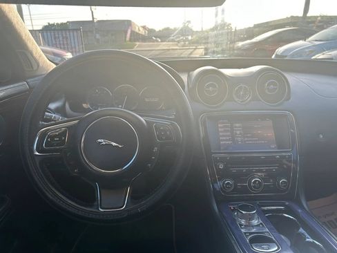 Used 2011 Jaguar XJ L RWD image 24