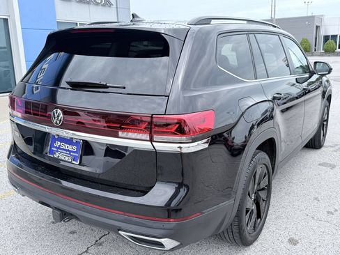 Used 2024 Volkswagen Atlas SE w/ Black Wheel Package FWD image 5