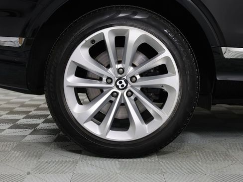 Certified 2023 Bentley Bentayga Extended Wheelbase image 18