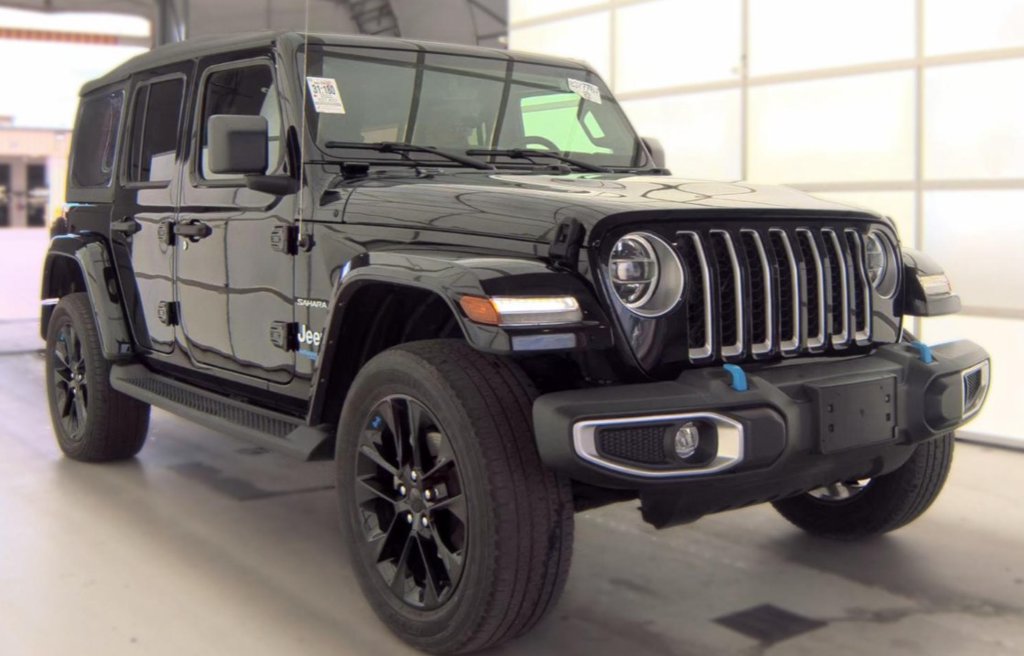 Used 2022 Jeep Wrangler Unlimited Sahara AWD/4WD image 4
