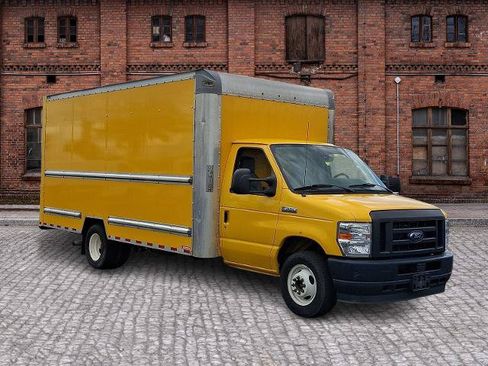 Certified 2022 Ford E-350 and Econoline 350 Super Duty RWD image 3
