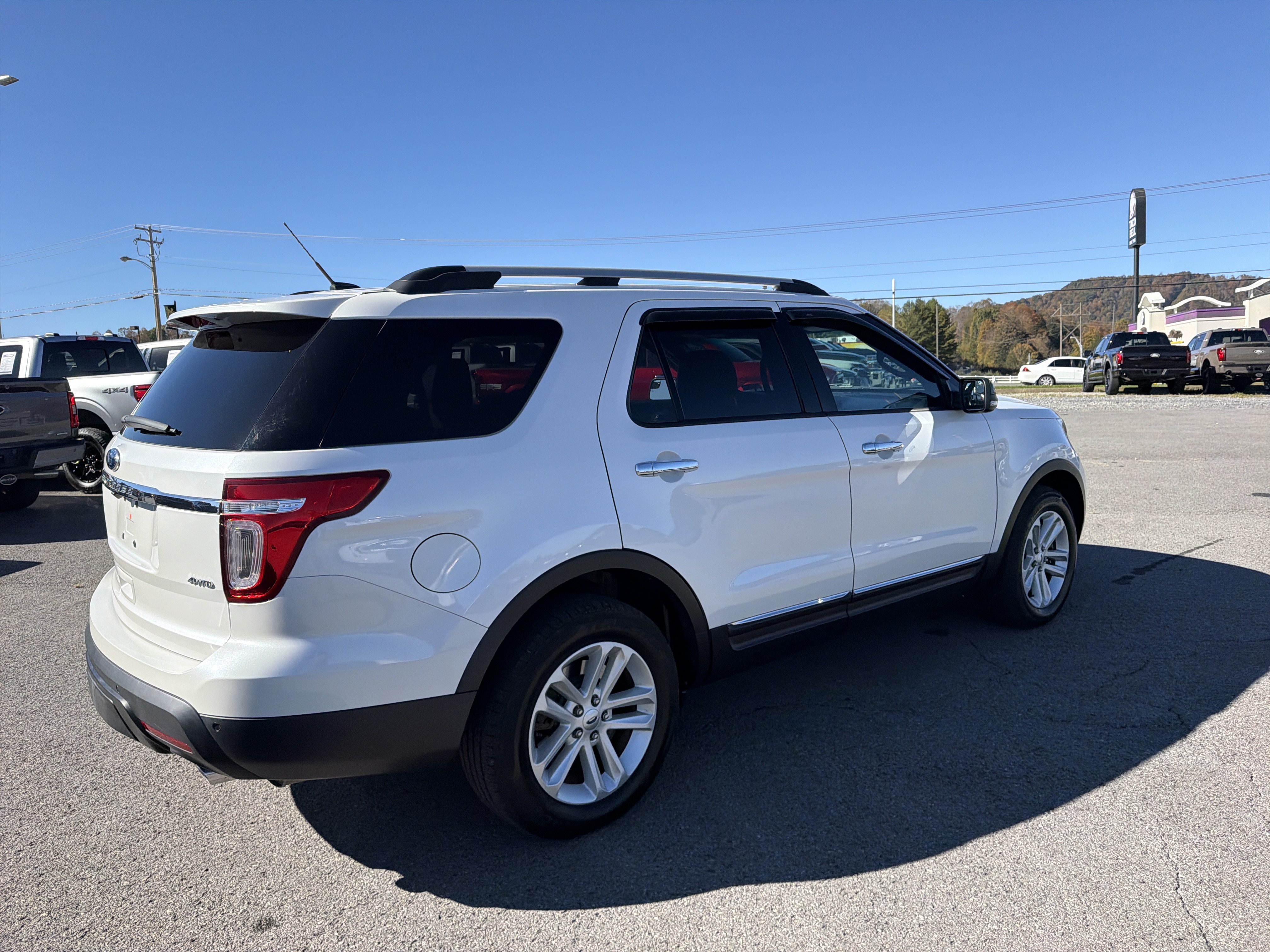 Used 2014 Ford Explorer XLT AWD/4WD image 4