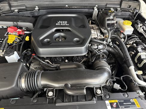 Used 2022 Jeep Wrangler Unlimited Rubicon w/ LED Lighting Group AWD/4WD image 33