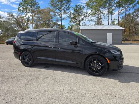 New 2026 Chrysler Pacifica Limited w/ S Appearance Package FWD image 2