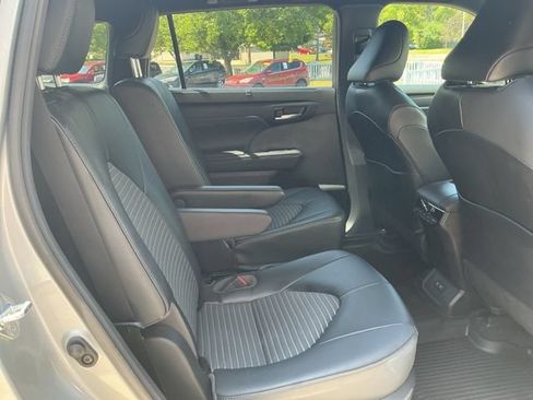 Used 2021 Toyota Highlander XSE AWD/4WD image 34