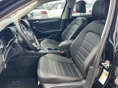 Certified 2024 Volkswagen Jetta SE FWD image 18