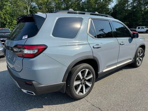 Used 2025 Honda Pilot Touring image 5