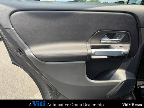 Used 2022 Mercedes-Benz GLB 250 4MATIC image 19