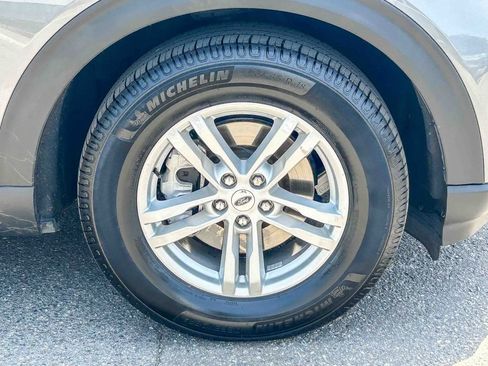 Used 2023 Ford Explorer XLT w/ Equipment Group 202A RWD image 14