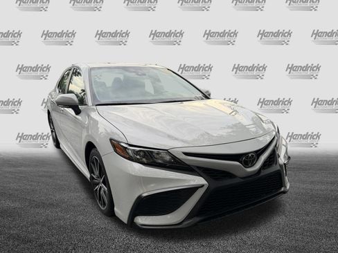 Used 2023 Toyota Camry SE FWD image 2