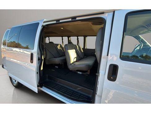Used 2024 Chevrolet Express 3500 LT w/ LT Preferred Equipment Group RWD image 34