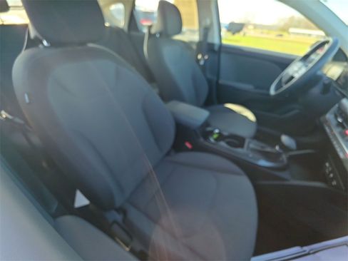 Used 2025 Kia K4 LXS image 23