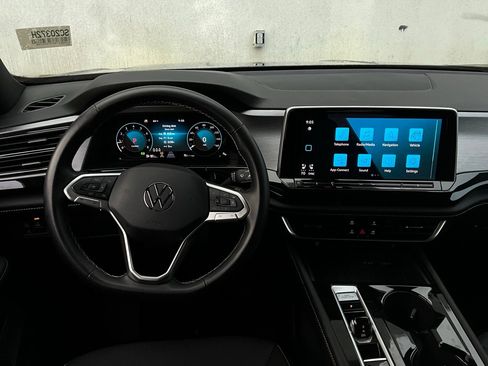 Used 2025 Volkswagen Atlas Cross Sport SE image 14