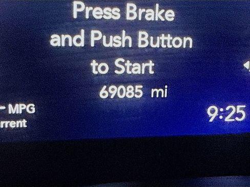 Used 2024 Chrysler Pacifica Touring-L image 5