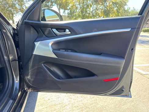 Used 2023 Genesis G70 2.0T image 37