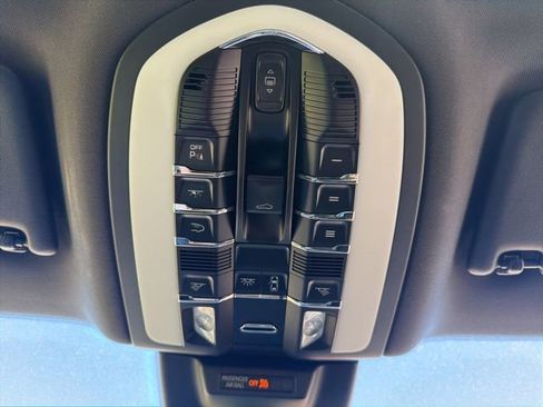 Used 2018 Porsche Macan Sport Edition AWD/4WD image 29