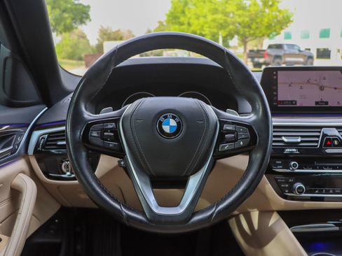 Used 2019 BMW 530e w/ Convenience Package RWD image 28