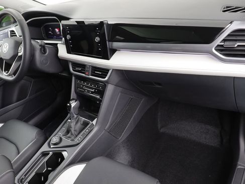 New 2026 Volkswagen Taos SEL image 21