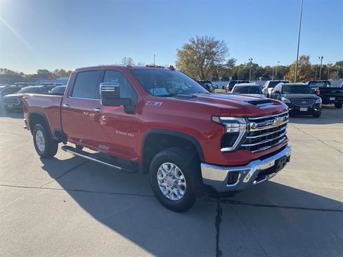 Used 2024 Chevrolet Silverado 2500 LTZ w/ LTZ Premium Package image 3