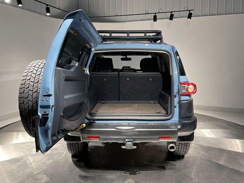 Used 2014 Toyota FJ Cruiser 4WD image 32