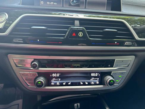 Used 2018 BMW 750i xDrive image 47