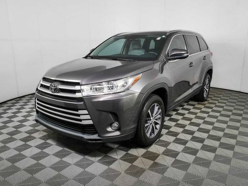 Used 2019 Toyota Highlander XLE FWD image 27