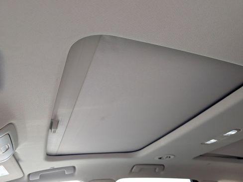 Used 2019 Buick Enclave Essence image 14