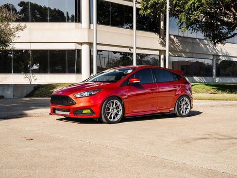 Used 2018 Ford Focus ST w/ Equipment Group 401A image 56
