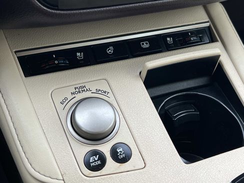 Used 2016 Lexus ES 300h Hybrid image 16