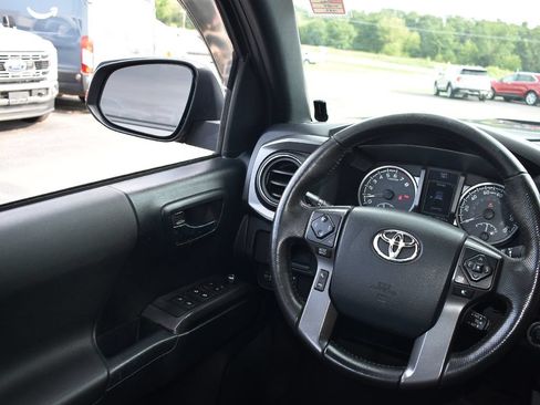 Used 2016 Toyota Tacoma TRD Off-Road w/ Towing Package AWD/4WD image 19