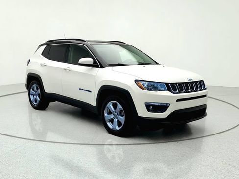 Used 2018 Jeep Compass Latitude w/ Popular Equipment Group FWD image 8